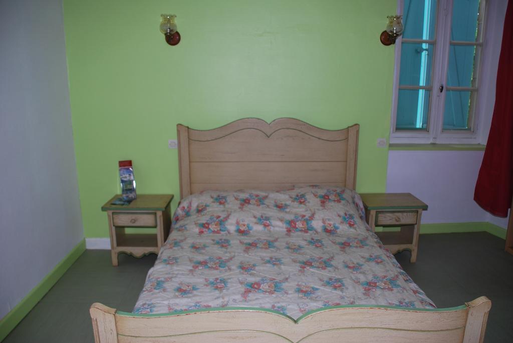 Chambres D'Hotes Le Clos Ambels Ambialet Room photo